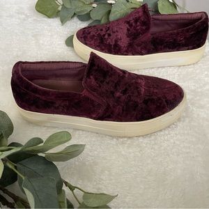 Steve Madden Burgundy Gills Crushed Velvet Platform Slip-on Sneakers